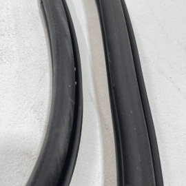 VOLKSWAGEN PASSAT 2012-2022 FRONT PASSENGER SIDE DOOR BODY WEATHERSTRIP SEAL OEM
