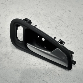 12-2018 FORD FOCUS ENTERIOR  FRONT OR REAR  PASSENGER SIDE INNER DOOR HANDLE OEM