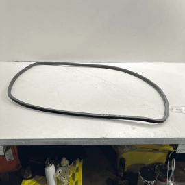 2011-17 PORSCHE CAYENNE FRONT Right SIDE  On Body WEATHERSTRIP SEAL GASKET OEM