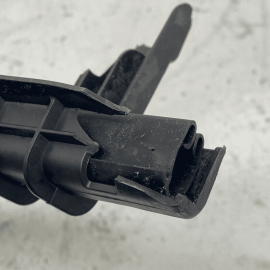 2014-22 Jeep Cherokee Front Right Door Multi-Function Bracket & Glass Guide