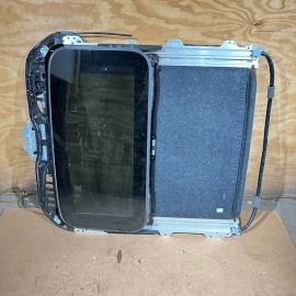 2016-2018 HONDA PILOT SUNROOF FRAME SUNSHADE WINDOW GLASS & MOTOR ASSEMBLY 