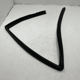 JEEP GRAND CHEROKEE REAR DRIVER DOOR GLASS RUN WEATHERSTRIP SEAL 2011-2021 OEM