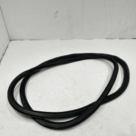 12-18 AUDI A6 FRONT LEFT OR RIGHT DOOR WEATHERSTRIP OUTER SEAL RUBBER COVER OEM