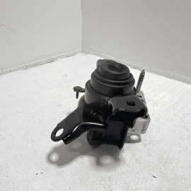 2018-2024 TOYOTA CAMRY SE ENGINE MOTOR RIGHT SIDE MOUNT BRACKET SUPPORT OEM