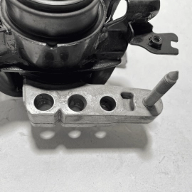 2018-2024 TOYOTA CAMRY SE ENGINE MOTOR RIGHT SIDE MOUNT BRACKET SUPPORT OEM