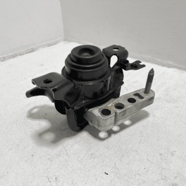 2018-2024 TOYOTA CAMRY SE ENGINE MOTOR RIGHT SIDE MOUNT BRACKET SUPPORT OEM