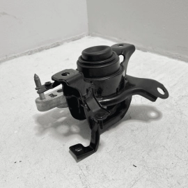 2018-2024 TOYOTA CAMRY SE ENGINE MOTOR RIGHT SIDE MOUNT BRACKET SUPPORT OEM