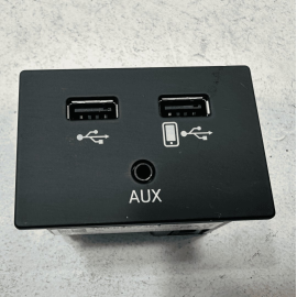 2016-2017 AUDI A6 USB MEDIA PORT AUX JACK INPUT ADAPTER HUB OEM