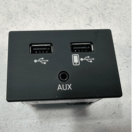 2016-2017 AUDI A6 USB MEDIA PORT AUX JACK INPUT ADAPTER HUB OEM