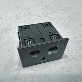 2016-2017 AUDI A6 USB MEDIA PORT AUX JACK INPUT ADAPTER HUB OEM