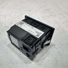 2016-2017 AUDI A6 USB MEDIA PORT AUX JACK INPUT ADAPTER HUB OEM