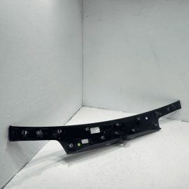 2019-2021 JEEP GRAND CHEROKEE TAILGATE LIFTGATE LICENSE PLATE LIGHT MOLDING OEM