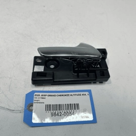 JEEP GRAND CHEROKEE 11-21 FRONT OR REAR PASSENGER SIDE DOOR INTERIOR HANDLE OEM