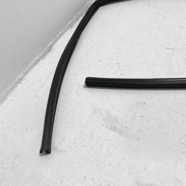 HONDA ACCORD 2018-2025 FRONT RIGHT PASSENGER DOOR GLASS RUN CHANNEL SEAL OEM
