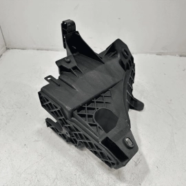 2014-2021 JEEP GRAND CHEROKEE POWER DISTRIBUTION CENTER BRACKET OEM