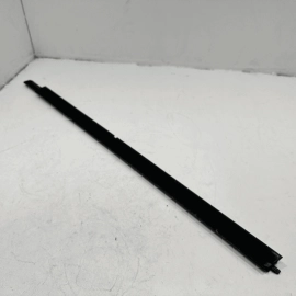 JEEP GRAND CHEROKEE 2016-2021 FRONT PASSENGER SIDE DOOR WINDOW BELT MOLDING OEM