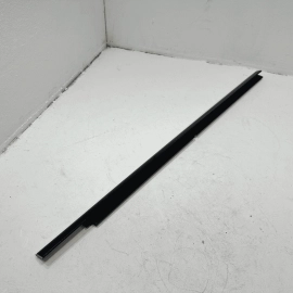 JEEP GRAND CHEROKEE 2016-2021 FRONT PASSENGER SIDE DOOR WINDOW BELT MOLDING OEM
