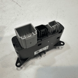 2018-2021 JEEP GRAND CHEROKEE CONSOLE DUAL USB PORT AUX JACK MEDIA PORT OEM