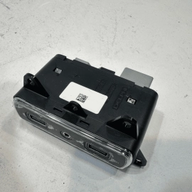 2018-2021 JEEP GRAND CHEROKEE CONSOLE DUAL USB PORT AUX JACK MEDIA PORT OEM