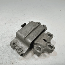 2015-2018 AUDI Q3 QUATTRO TRANSMISSSION GEARBOX LEFT MOUNT HOUSING UNIT OEM