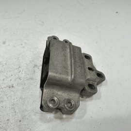 2015-2018 AUDI Q3 QUATTRO TRANSMISSSION GEARBOX LEFT MOUNT HOUSING UNIT OEM