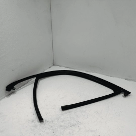 2015-2018 AUDI Q3 FRONT LEFT DRIVER DOOR WINDOW GLASS RUN CHANNEL SEAL OEM