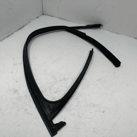 2015-2018 AUDI Q3 FRONT LEFT DRIVER DOOR WINDOW GLASS RUN CHANNEL SEAL OEM