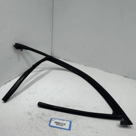 2015-2018 AUDI Q3 FRONT LEFT DRIVER DOOR WINDOW GLASS RUN CHANNEL SEAL OEM