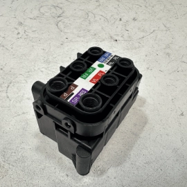 2012 - 2018 AUDI A6 S6 AIR SUSPENSION CONTROL VALVE SOLENOID BLOCK OEM