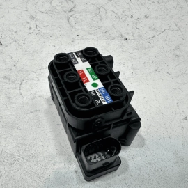 2012 - 2018 AUDI A6 S6 AIR SUSPENSION CONTROL VALVE SOLENOID BLOCK OEM