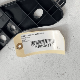 TOYOTA CAMRY XSE 2018 - 2023 FRONT RIGHT PASSENGER SIDE FLOOR CARPET BRACKE