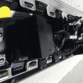 18-2023 BMW 530E G30 DASH PASSENGER SIDE BEZEL MOLDING W/ AC AIR VENT GRILLE OEM