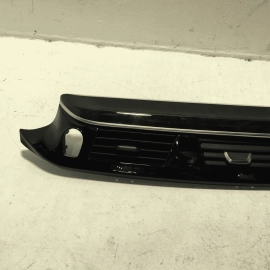 18-2023 BMW 530E G30 DASH PASSENGER SIDE BEZEL MOLDING W/ AC AIR VENT GRILLE OEM