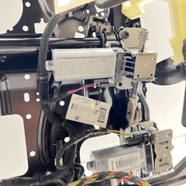 FRONT LEFT DRIVER SEAT LOWER TRACK FRAME BLACK OEM PORSCHE CAYENNE 2011-2017 FRONT LEFT DRIVER SEAT LOWER TRACK FRAME BLACK OEM PORSCHE CAYENNE 2011-2017