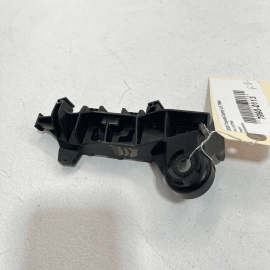 2018-2022 TOYOTA CAMRY REAR RIGHT PASSENGER TAILLIGHT MOUNT BRACKET RETAINER OEM