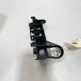 2018-2022 TOYOTA CAMRY REAR RIGHT PASSENGER TAILLIGHT MOUNT BRACKET RETAINER OEM