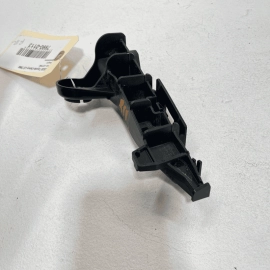2018-2022 TOYOTA CAMRY REAR RIGHT PASSENGER TAILLIGHT MOUNT BRACKET RETAINER OEM