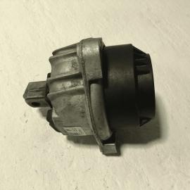 2011-2016 BMW 550xi XDRIVE 4.4L ENGINE PASSENGER SID MOUNT BRACKET INSULATOR OEM