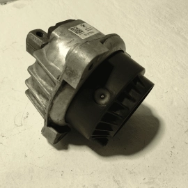 2011-2016 BMW 550xi XDRIVE 4.4L ENGINE PASSENGER SID MOUNT BRACKET INSULATOR OEM