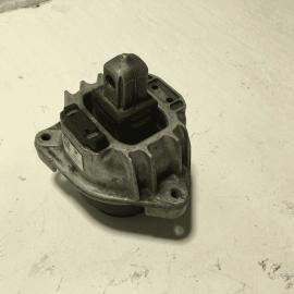 2011-2016 BMW 550xi XDRIVE 4.4L ENGINE PASSENGER SID MOUNT BRACKET INSULATOR OEM