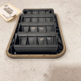 2016–2020 Bmw X1 F48 Rear Right Side Quarter Panel Pressure Air Vent Grille