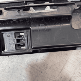 2016-2022 BMW X1 PASSENGER MIDDLE SKIRT ROCKER MOLDING MOUNT PLATE BRACKET 