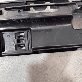 2016-2022 BMW X1 PASSENGER MIDDLE SKIRT ROCKER MOLDING MOUNT PLATE BRACKET 