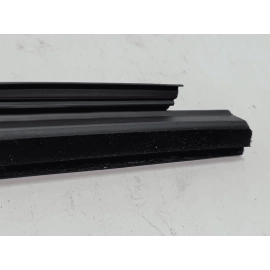 2018-2019 TOYOTA CAMRY FRONT PASSENGER DOOR WINDOW INNER WEATHERSTRIP SEAL OEM