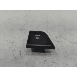 2018-2019 TOYOTA CAMRY DASHBOARD OUTLET USB SOCKET OEM