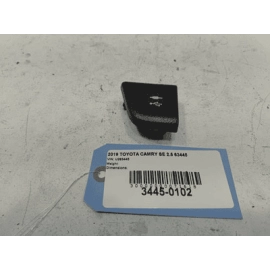 2018-2019 TOYOTA CAMRY DASHBOARD OUTLET USB SOCKET OEM