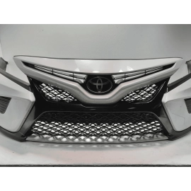 TOYOTA CAMRY 2018-2020 SE XSE FRONT BUMPER COVER & GRILLE MOLDING OEM WHITE 2PS