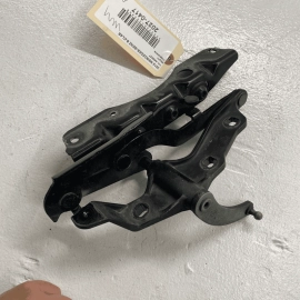 2007 - 2013 MERCEDES S550 W221 FRONT RIGHT PASSENGER SIDE HOOD HINGE BRACKE
