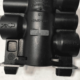 2018-2020 BMW 530XE G30 FRONT EXHAUST MUFFLER PIPE MOUNT BRACKET SUPPORT OEM
