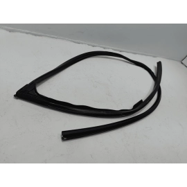 2016-2021 HONDA PILOT FRONT DRIVER SIDE DOOR WINDOW GLASS RUN CHANNEL SEAL OEM